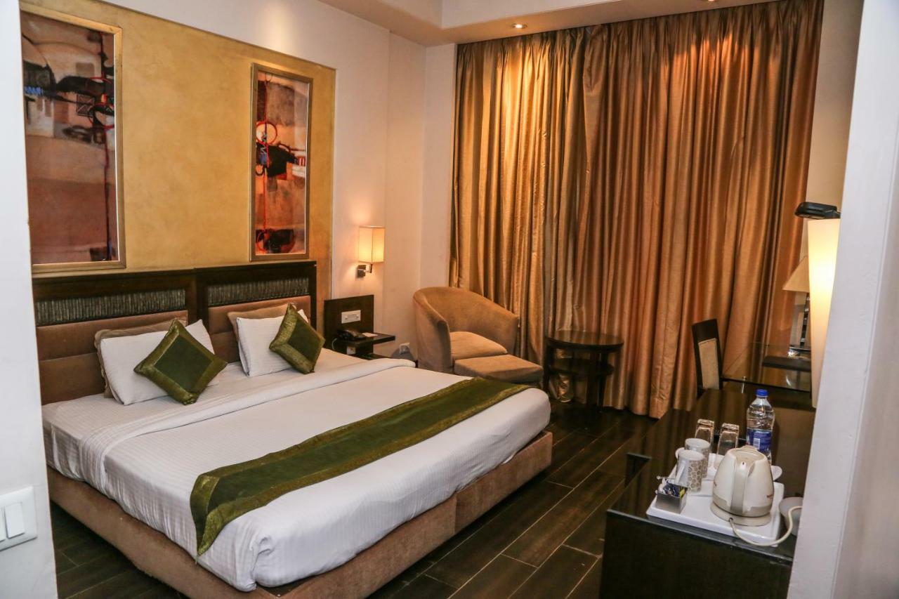 Western Court Hotel 3*