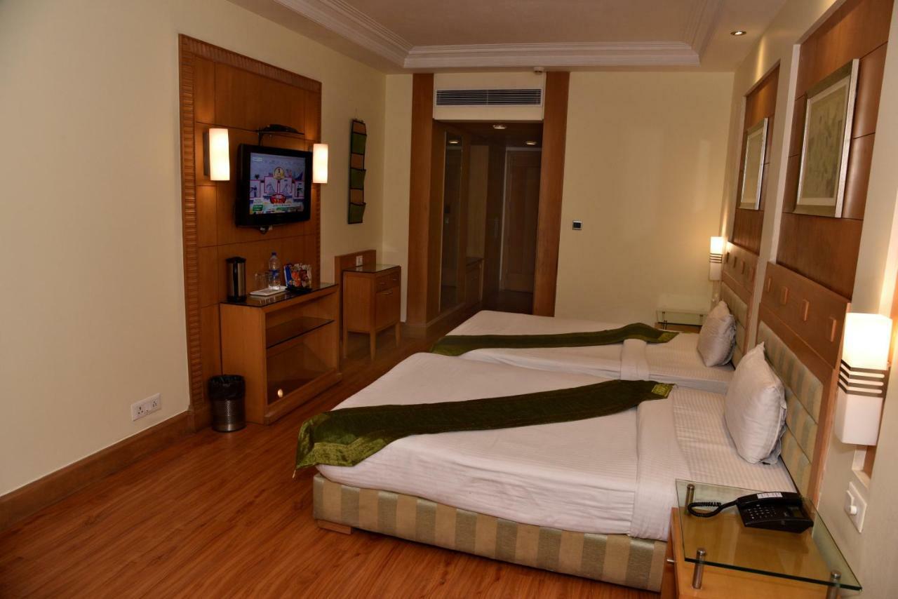 Western Court Hotel 3*